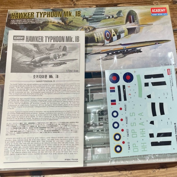 Academy Hawker Plastic Model Kit - Picture 3 of 5